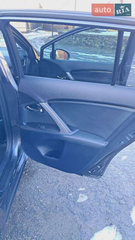 Універсал Toyota Avensis 2013 в Луцьку