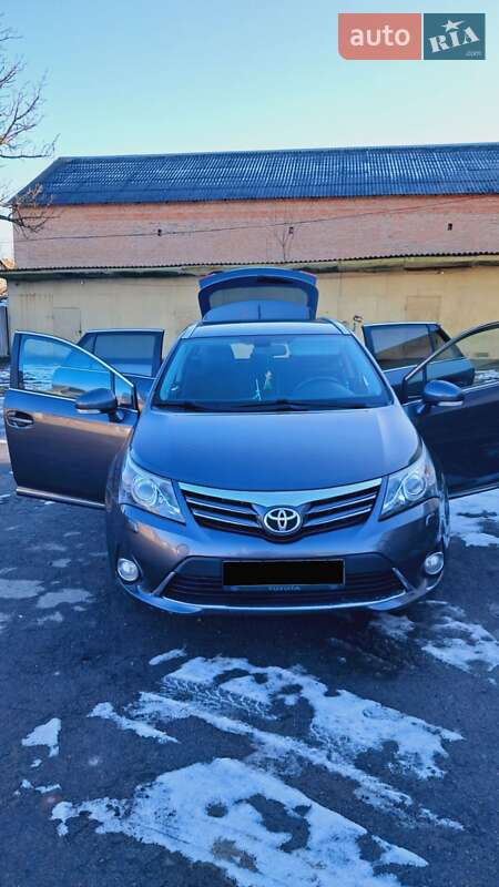Універсал Toyota Avensis 2013 в Луцьку