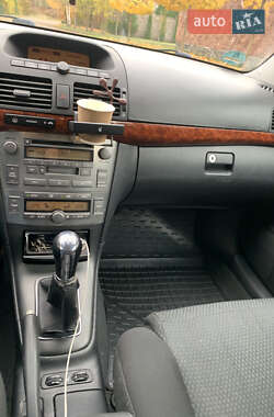 Универсал Toyota Avensis 2004 в 