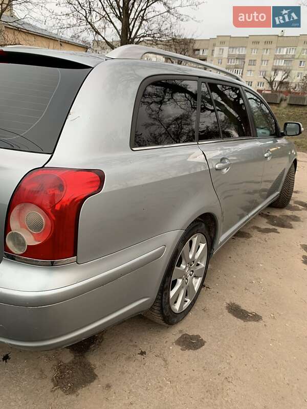 Універсал Toyota Avensis 2007 в Жовкві