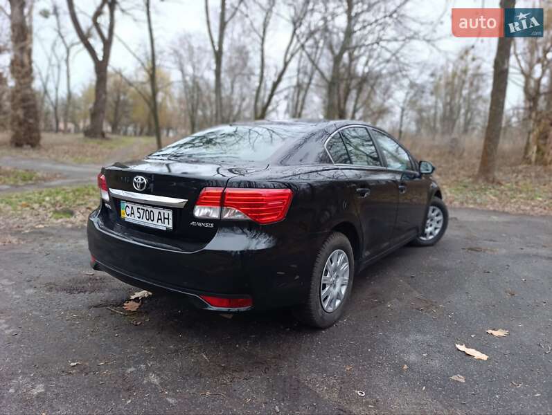 Седан Toyota Avensis 2014 в Каменке