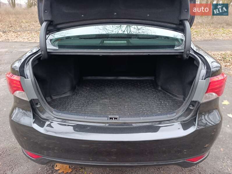 Седан Toyota Avensis 2014 в Каменке