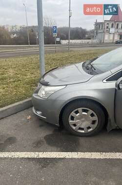 Седан Toyota Avensis 2010 в 