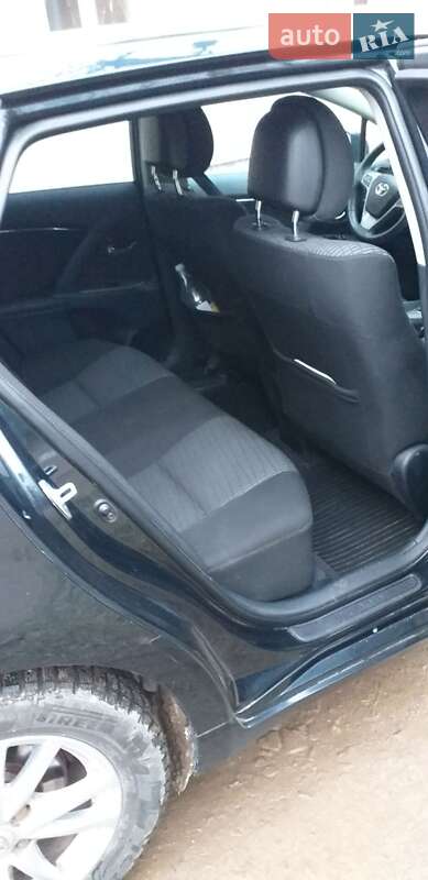 Универсал Toyota Avensis 2011 в Львове