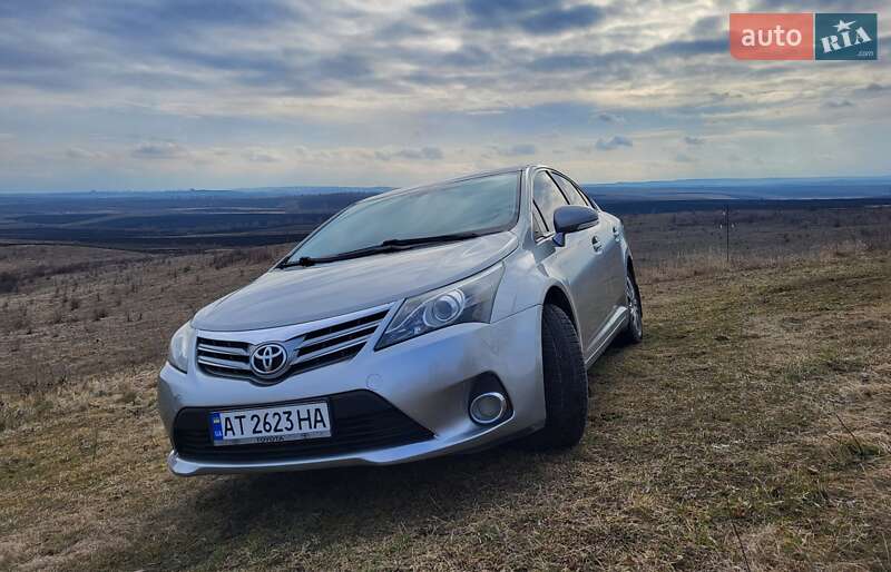 Седан Toyota Avensis 2012 в Івано-Франківську