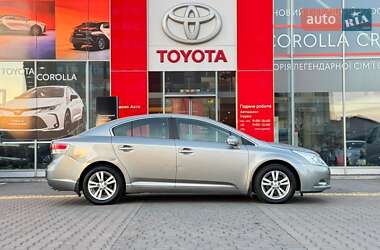 Седан Toyota Avensis 2011 в Ивано-Франковске