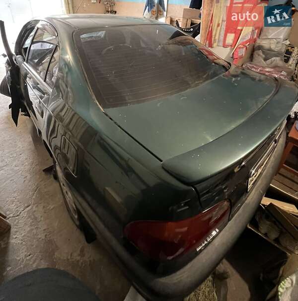 Седан Toyota Avensis 1999 в Днепре