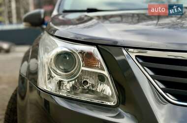 Седан Toyota Avensis 2011 в Тернополе