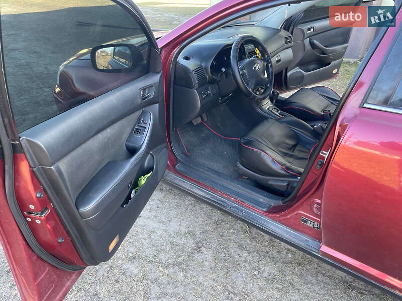 Седан Toyota Avensis 2004 в Жовкве