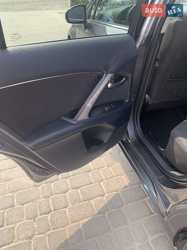 Универсал Toyota Avensis 2013 в Виннице