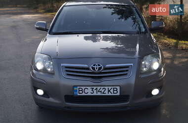 Седан Toyota Avensis 2006 в Львові