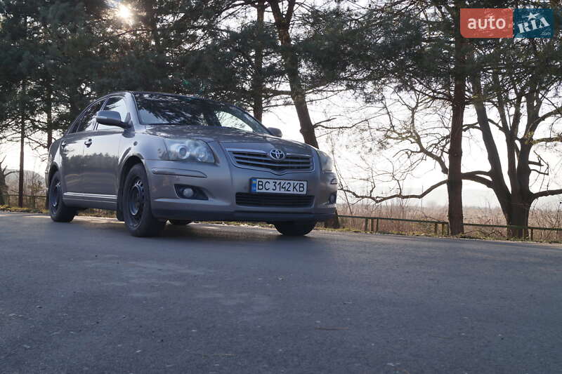 Седан Toyota Avensis 2006 в Львові