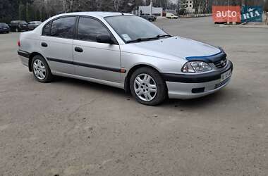 Седан Toyota Avensis 2002 в 