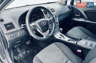 Седан Toyota Avensis 2010 в Тернополе