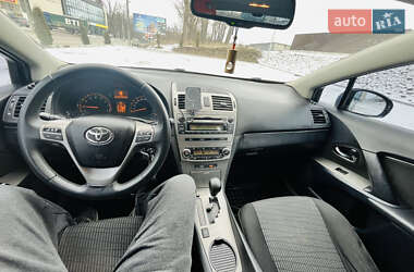 Седан Toyota Avensis 2010 в Тернополе