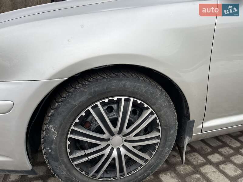 Седан Toyota Avensis 2006 в Львове