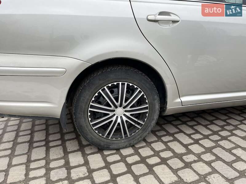 Седан Toyota Avensis 2006 в Львове