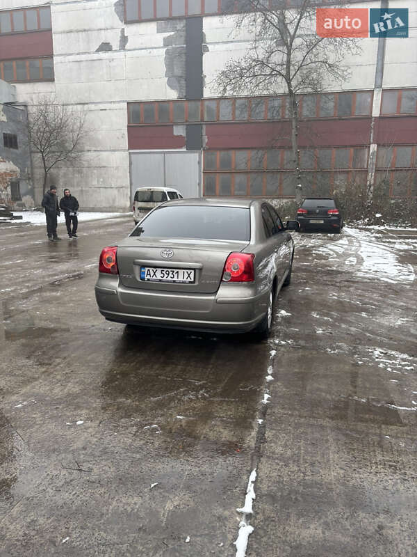 Седан Toyota Avensis 2006 в Ужгороде