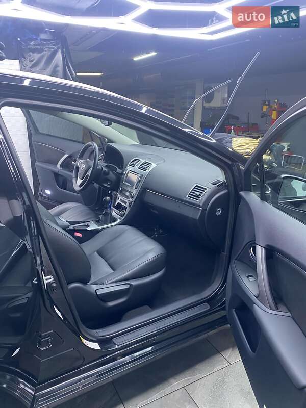 Универсал Toyota Avensis 2012 в Виноградове