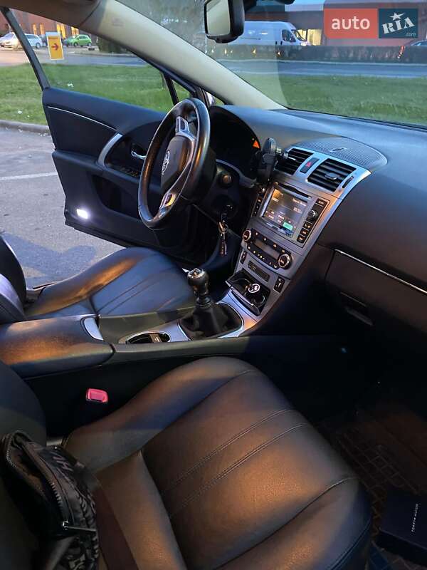 Универсал Toyota Avensis 2012 в Виноградове