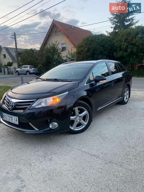 Toyota Avensis 2012