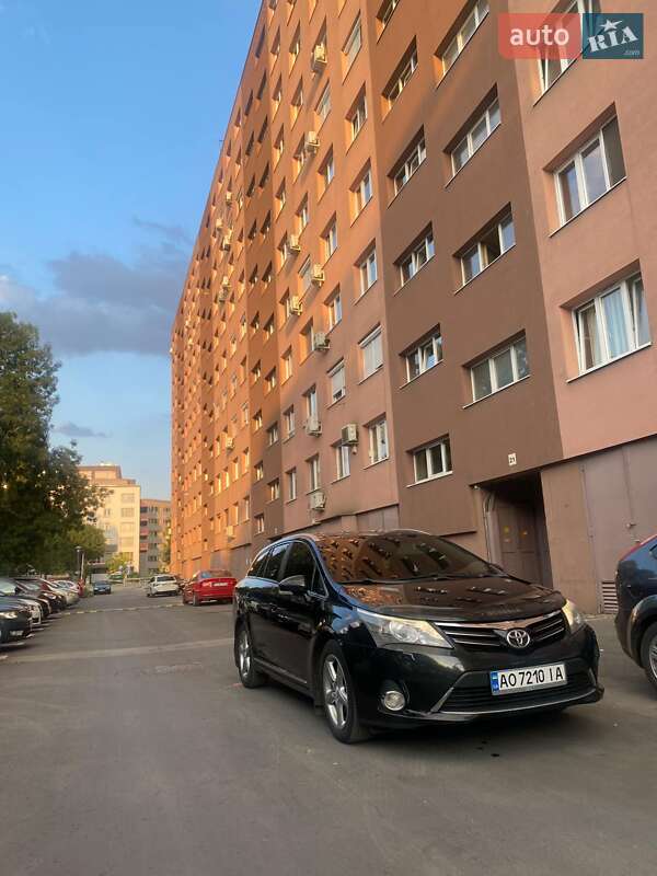 Универсал Toyota Avensis 2012 в Виноградове