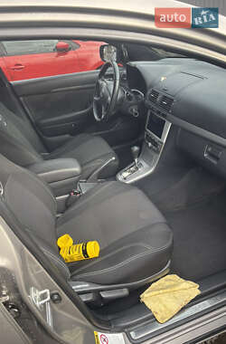 Седан Toyota Avensis 2006 в 
