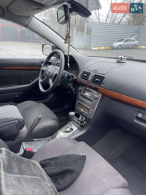 Седан Toyota Avensis 2008 в Ирпене