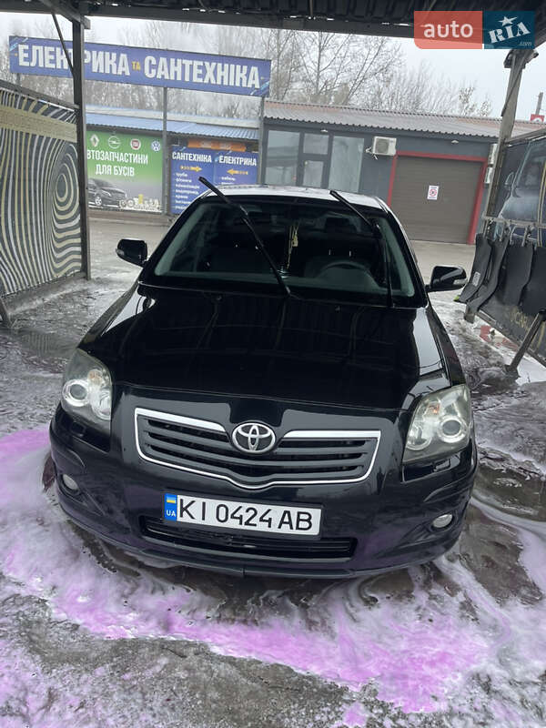 Седан Toyota Avensis 2008 в Ирпене
