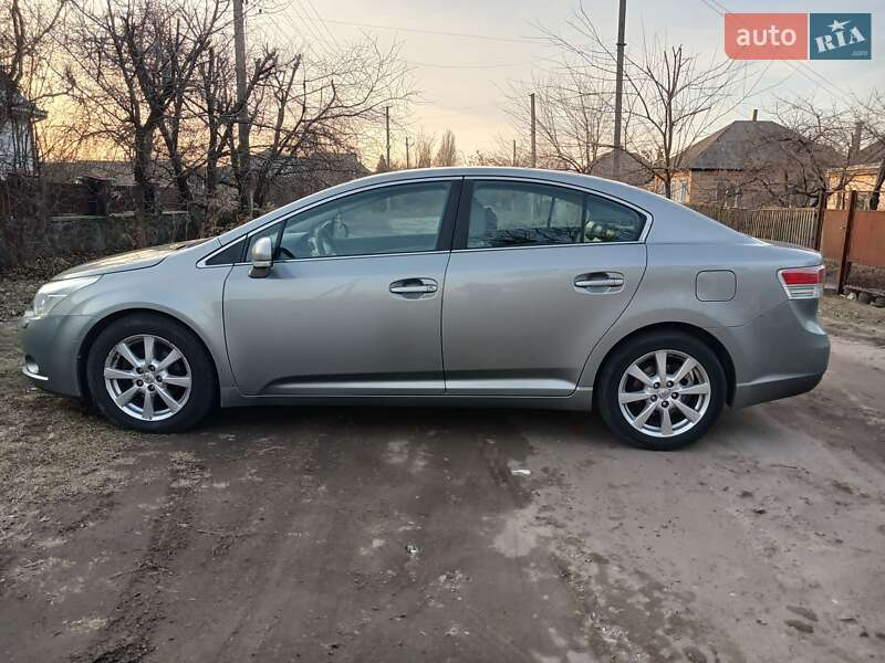 Седан Toyota Avensis 2010 в Черкасах