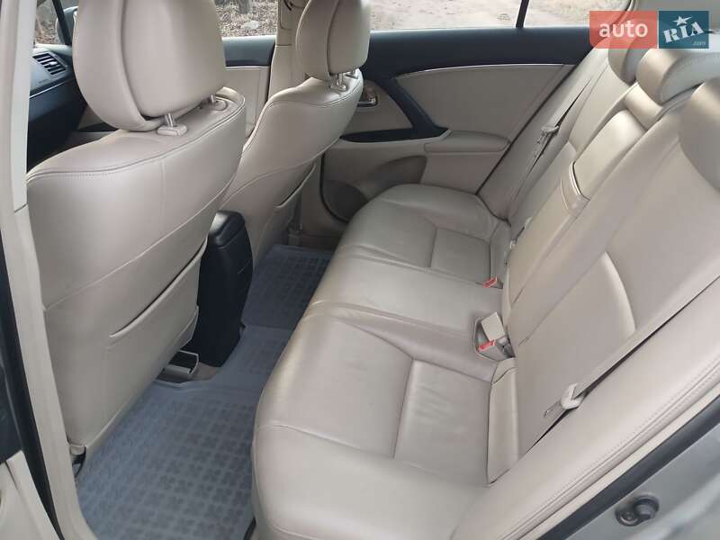 Седан Toyota Avensis 2010 в Черкасах