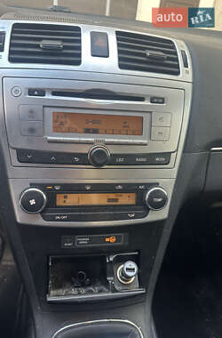 Седан Toyota Avensis 2012 в 