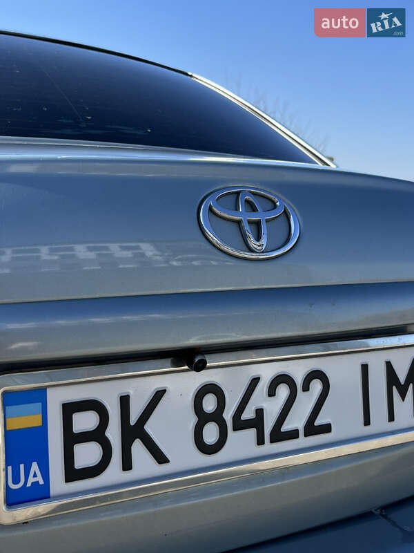 Седан Toyota Avensis 2008 в Ровно