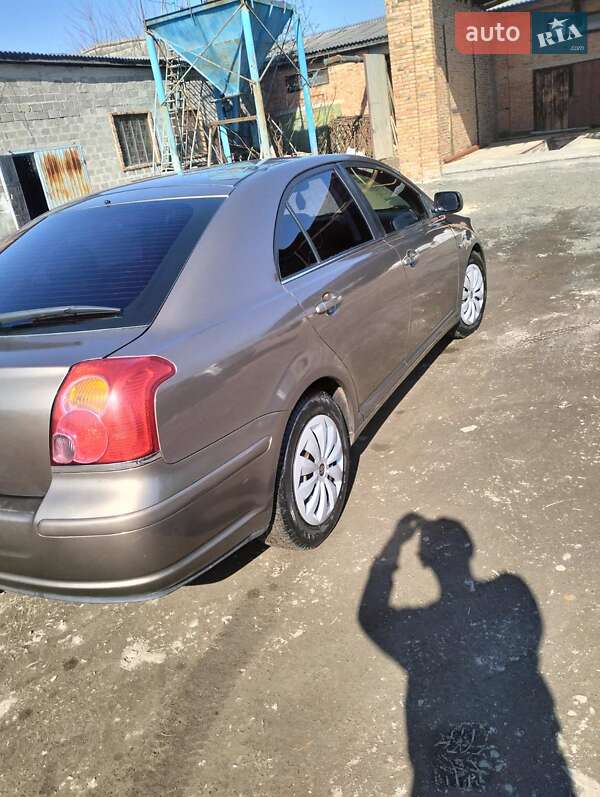 Лифтбек Toyota Avensis 2004 в Луцке