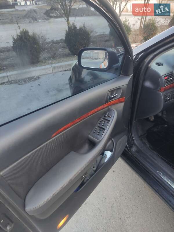 Седан Toyota Avensis 2004 в Белой Церкви