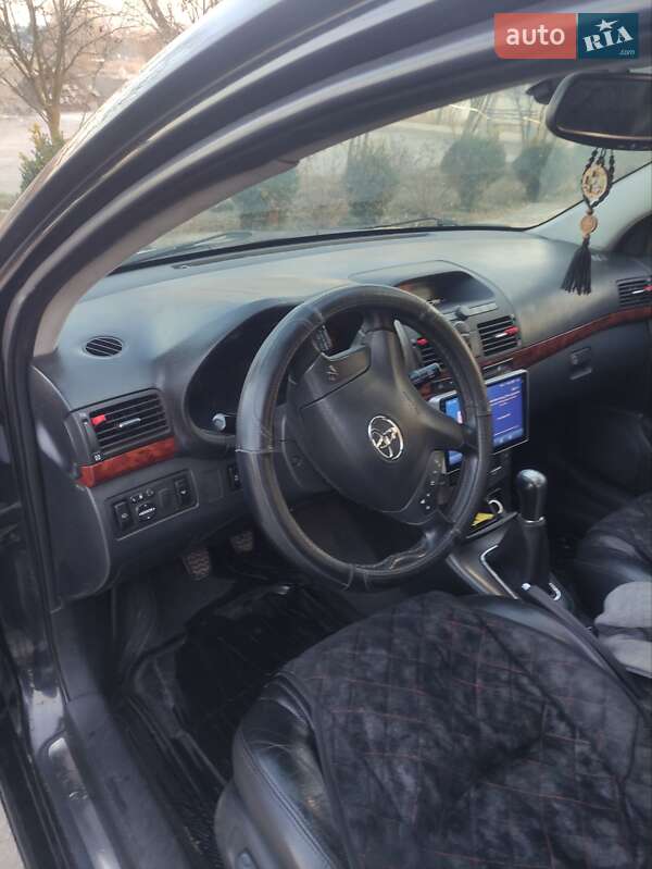 Седан Toyota Avensis 2004 в Белой Церкви