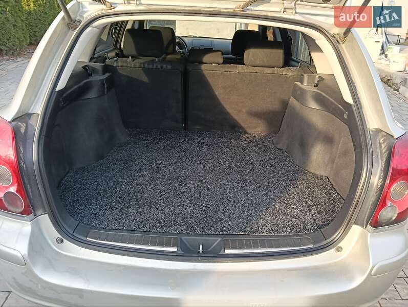 Универсал Toyota Avensis 2006 в Тернополе