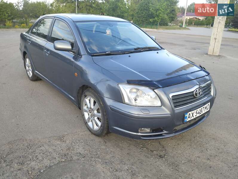 Седан Toyota Avensis 2003 в Харькове