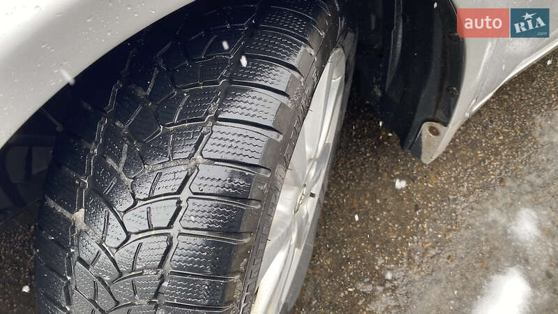 Универсал Toyota Avensis 2010 в Самборе