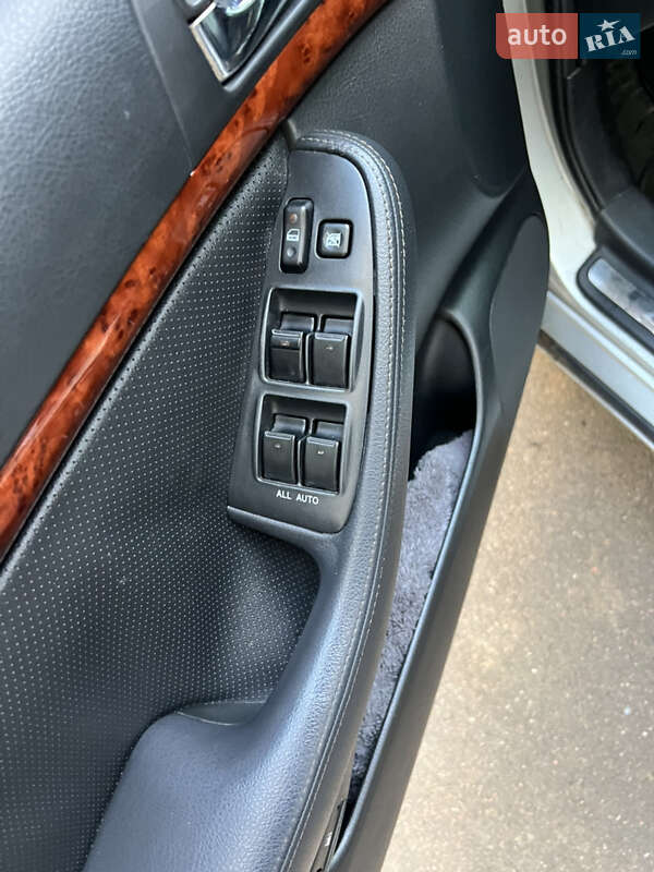 Седан Toyota Avensis 2005 в Одессе