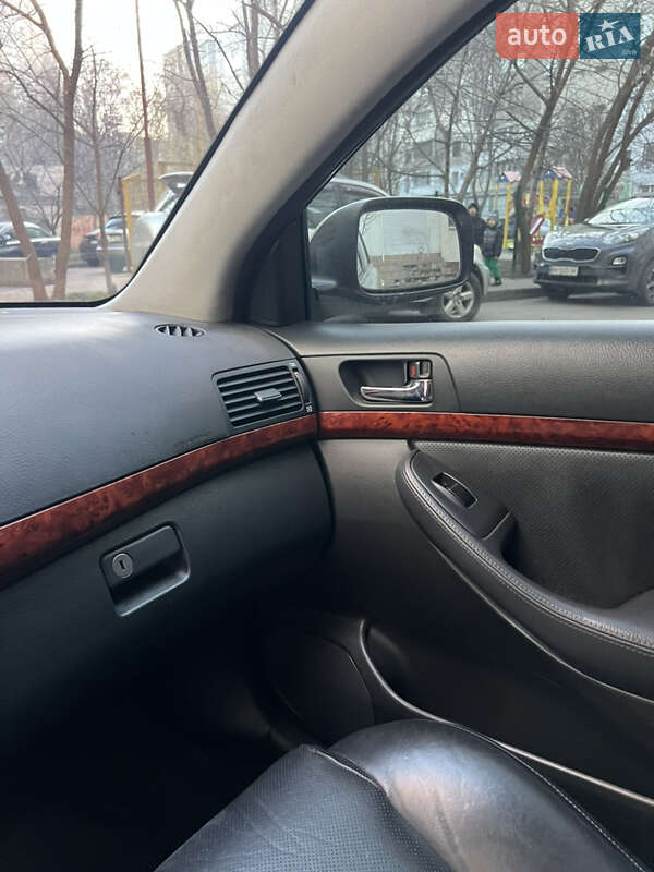 Седан Toyota Avensis 2005 в Одессе