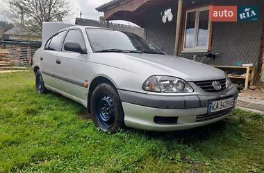 Седан Toyota Avensis 2002 в 