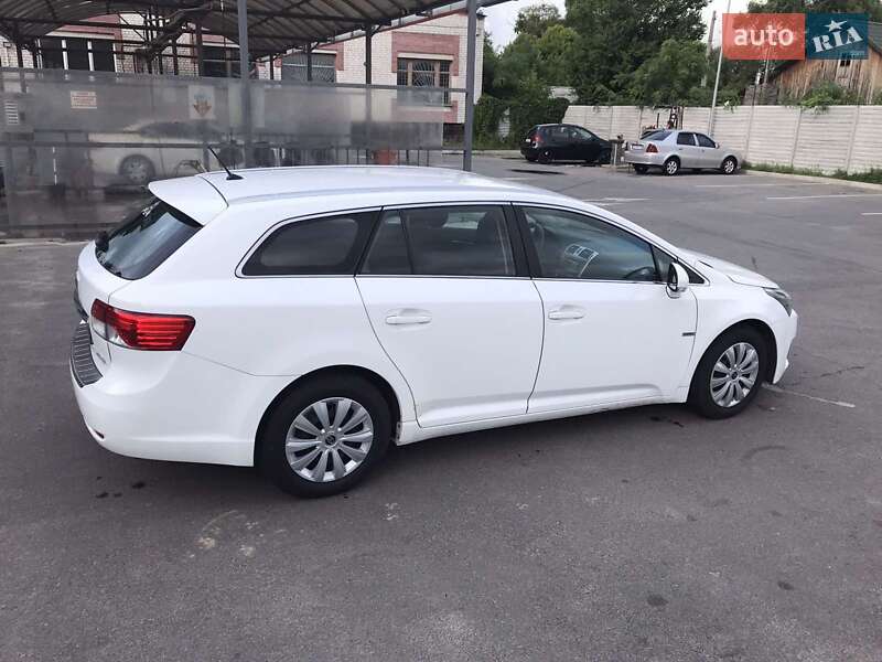 Універсал Toyota Avensis 2012 в Чернігові
