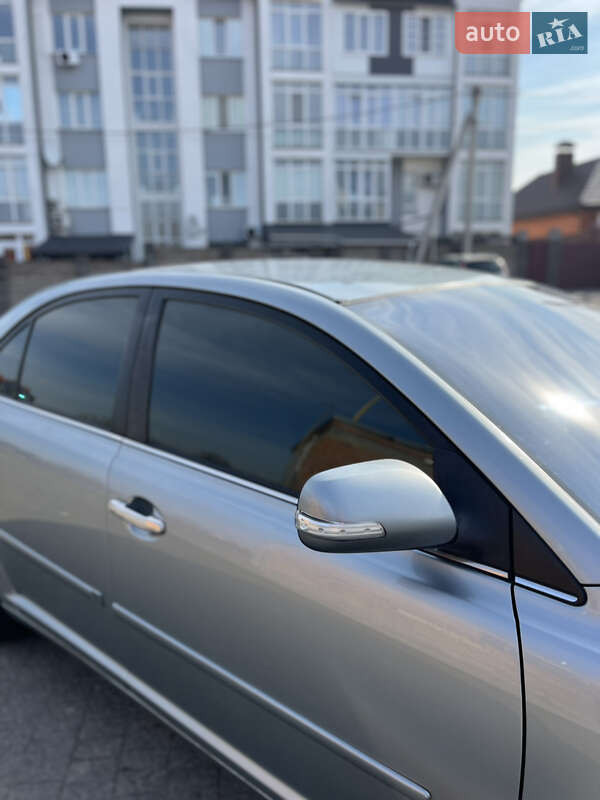 Седан Toyota Avensis 2008 в Ровно