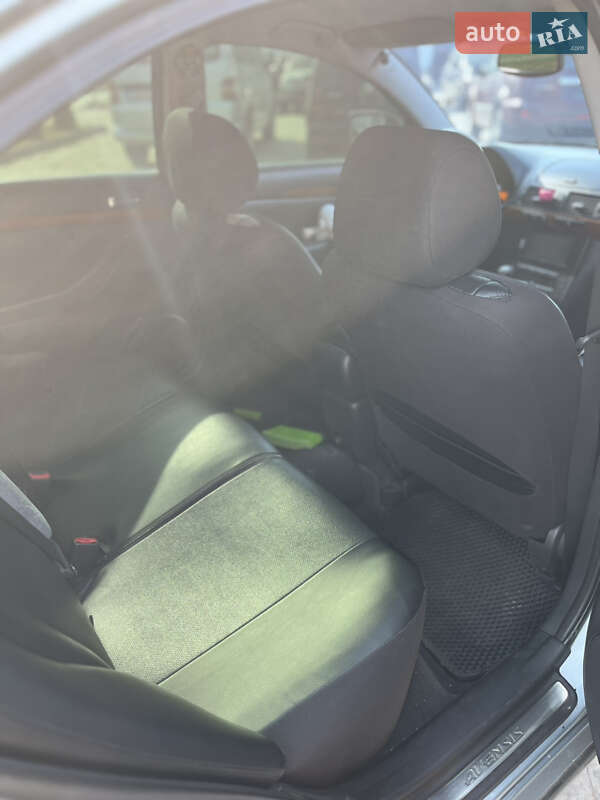 Седан Toyota Avensis 2008 в Ровно
