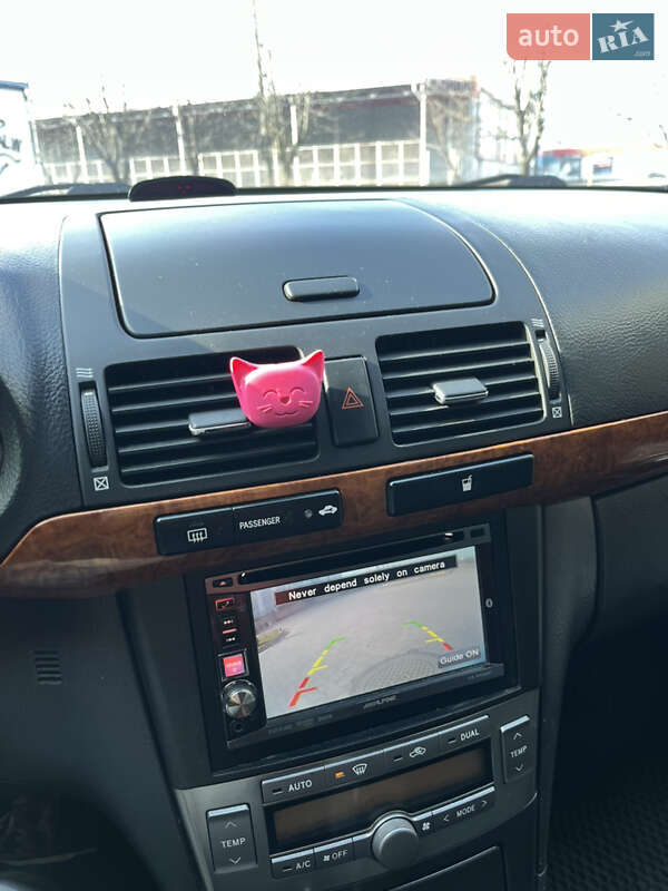 Седан Toyota Avensis 2008 в Ровно