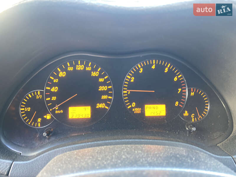 Седан Toyota Avensis 2004 в 