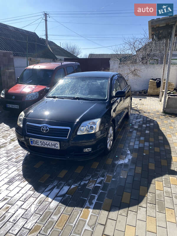 Седан Toyota Avensis 2004 в Вознесенську