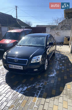 Седан Toyota Avensis 2004 в 