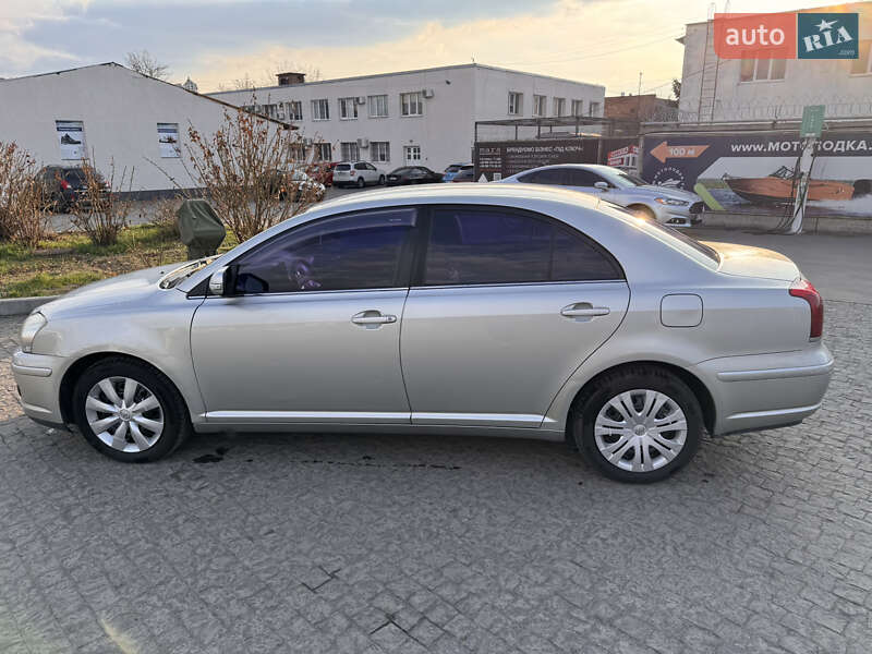 Седан Toyota Avensis 2008 в Полтаве